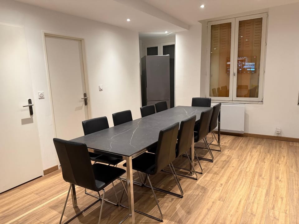 TV and multimedia, Living room, Seating area, Dining area, kitchen