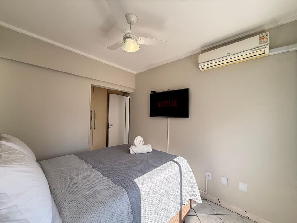 Bed, TV and multimedia, Photo of the whole room, Bedroom, air conditioner