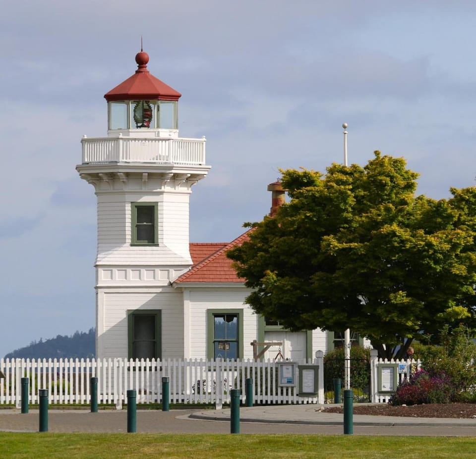 Soundview Ferry Cottage Apartment in Mukilteo