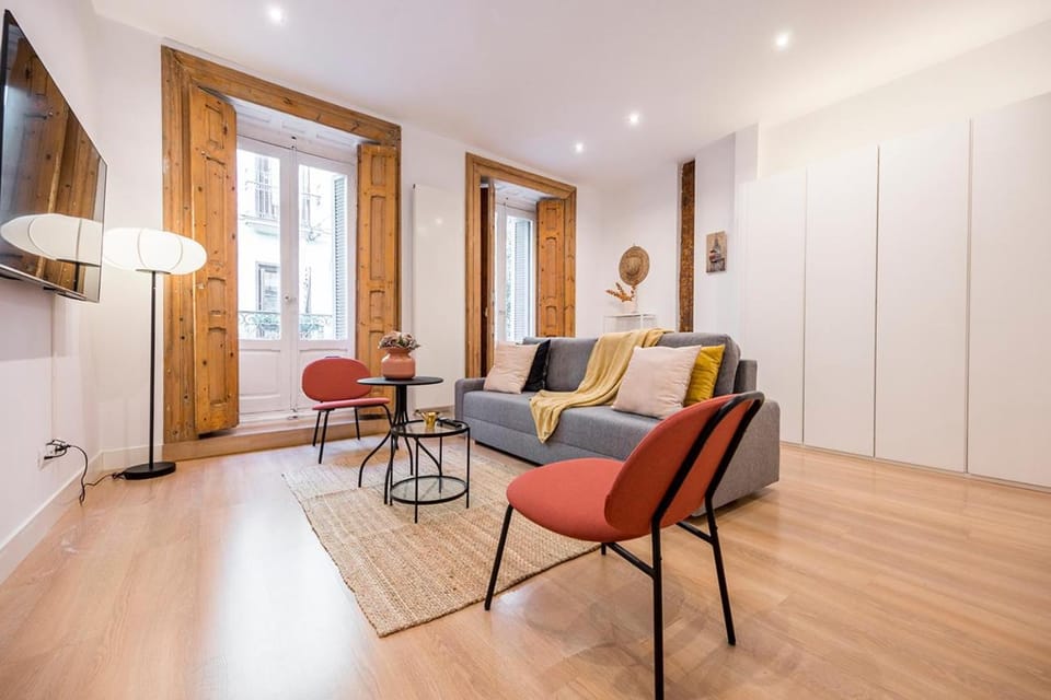 Fuencarral Lovely Balcony Apartment in Centro