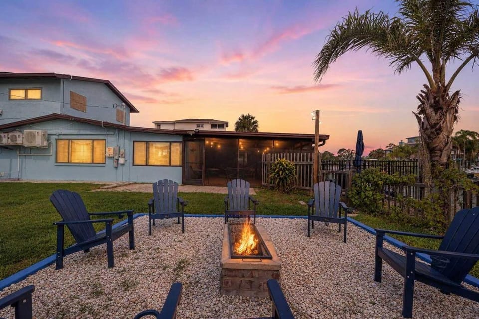 6BR Waterfront • Direct Gulf • Fire Pit • Biliards House in Hernando Beach