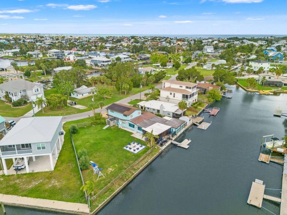 6BR Waterfront • Direct Gulf • Fire Pit • Biliards House in Hernando Beach