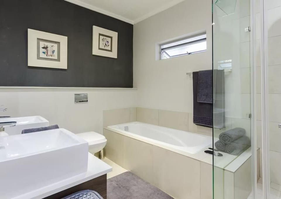 1064 Cabins Cabin in Sandton