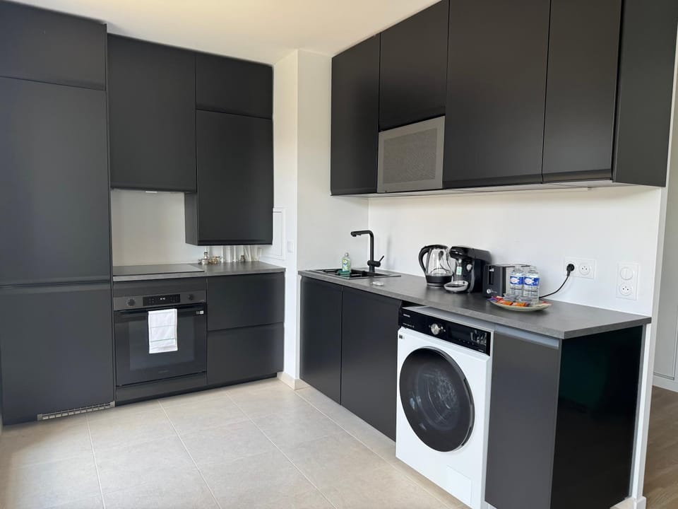 Coffee/tea facilities, Food and drinks, Drinks, dishwasher, oven, stove, washing machine, kitchen