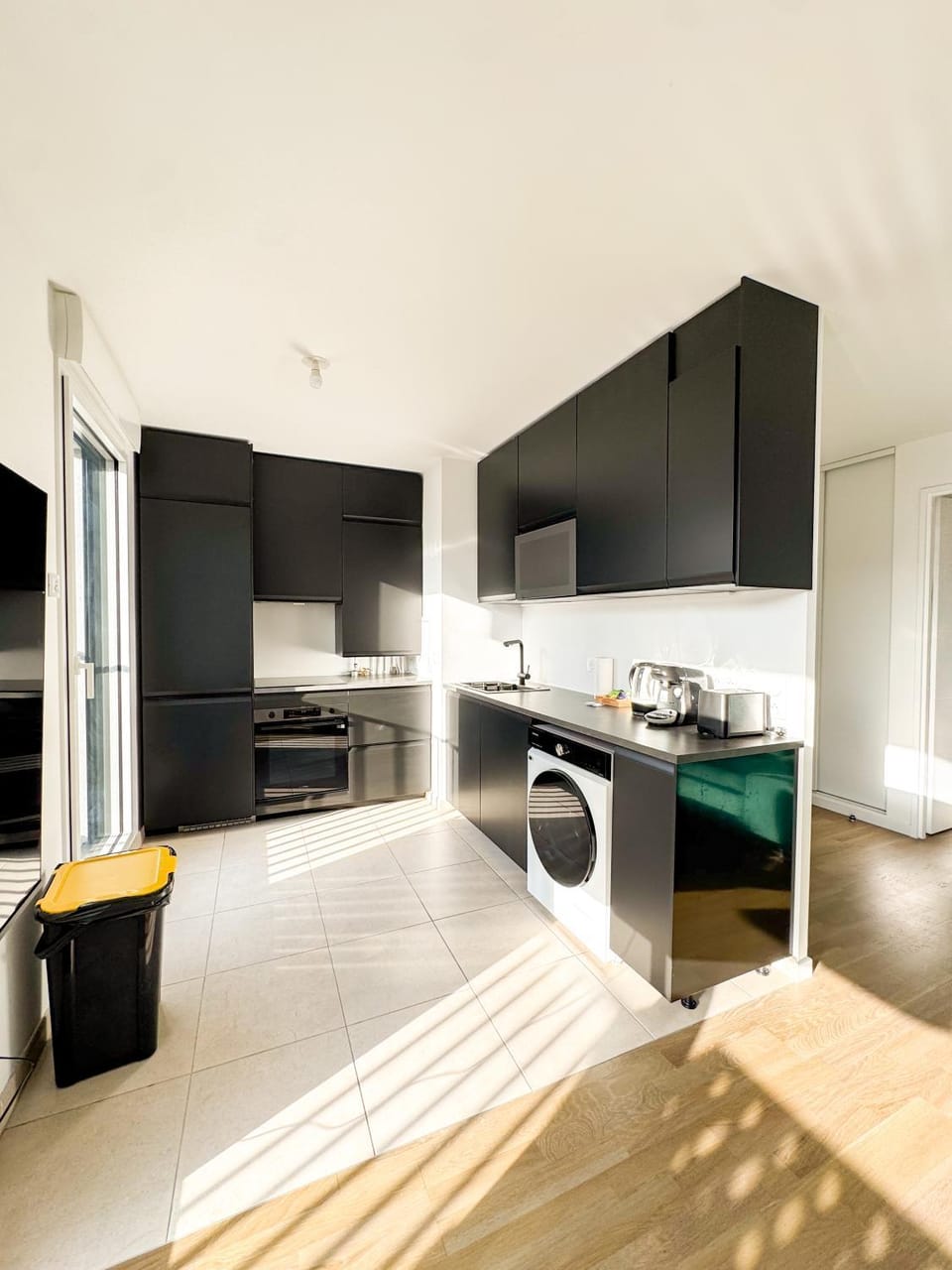 Dining area, oven, stove