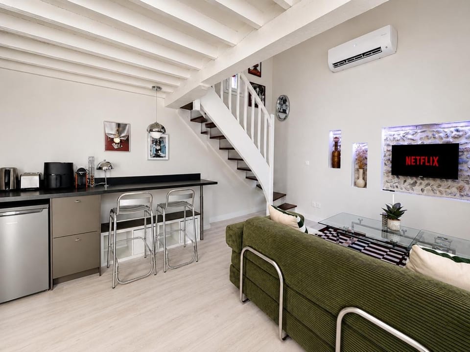 Le Quai 70 Duplex Rétro Chic Neuf et Climatisé Apartment in Toulouse