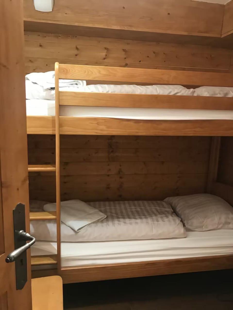 Photo of the whole room, Bedroom, bunk bed