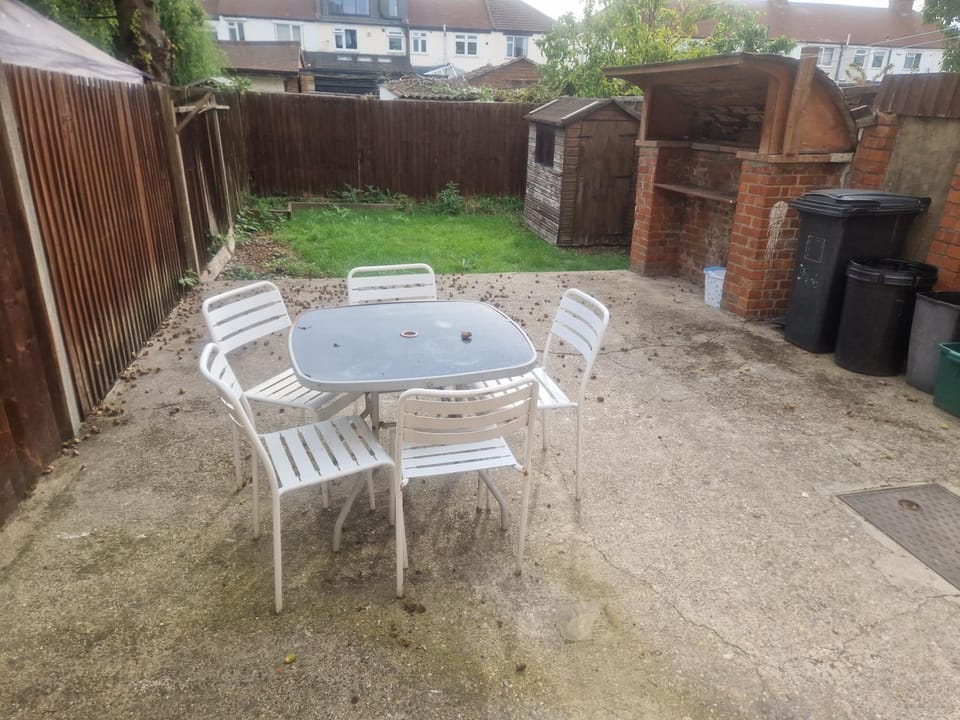 Spacious double room in a shared house Vacation rental in London Borough of Croydon