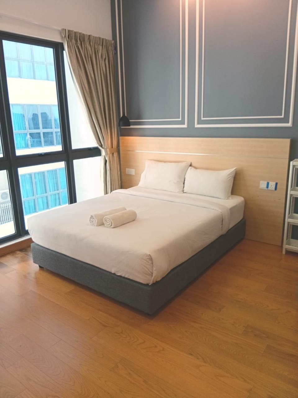 Bed, Bedroom, towels