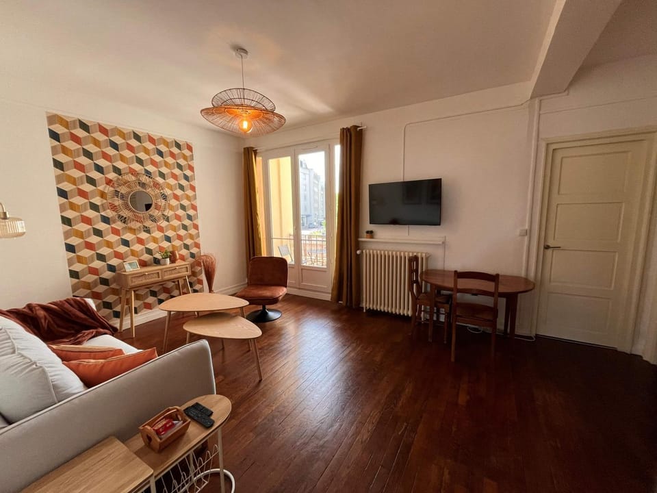 Communal lounge/ TV room, TV and multimedia, Living room, Seating area, Evening entertainment