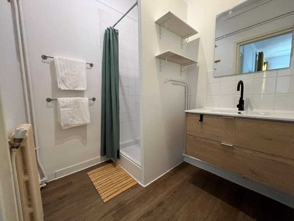 Shower, Bathroom