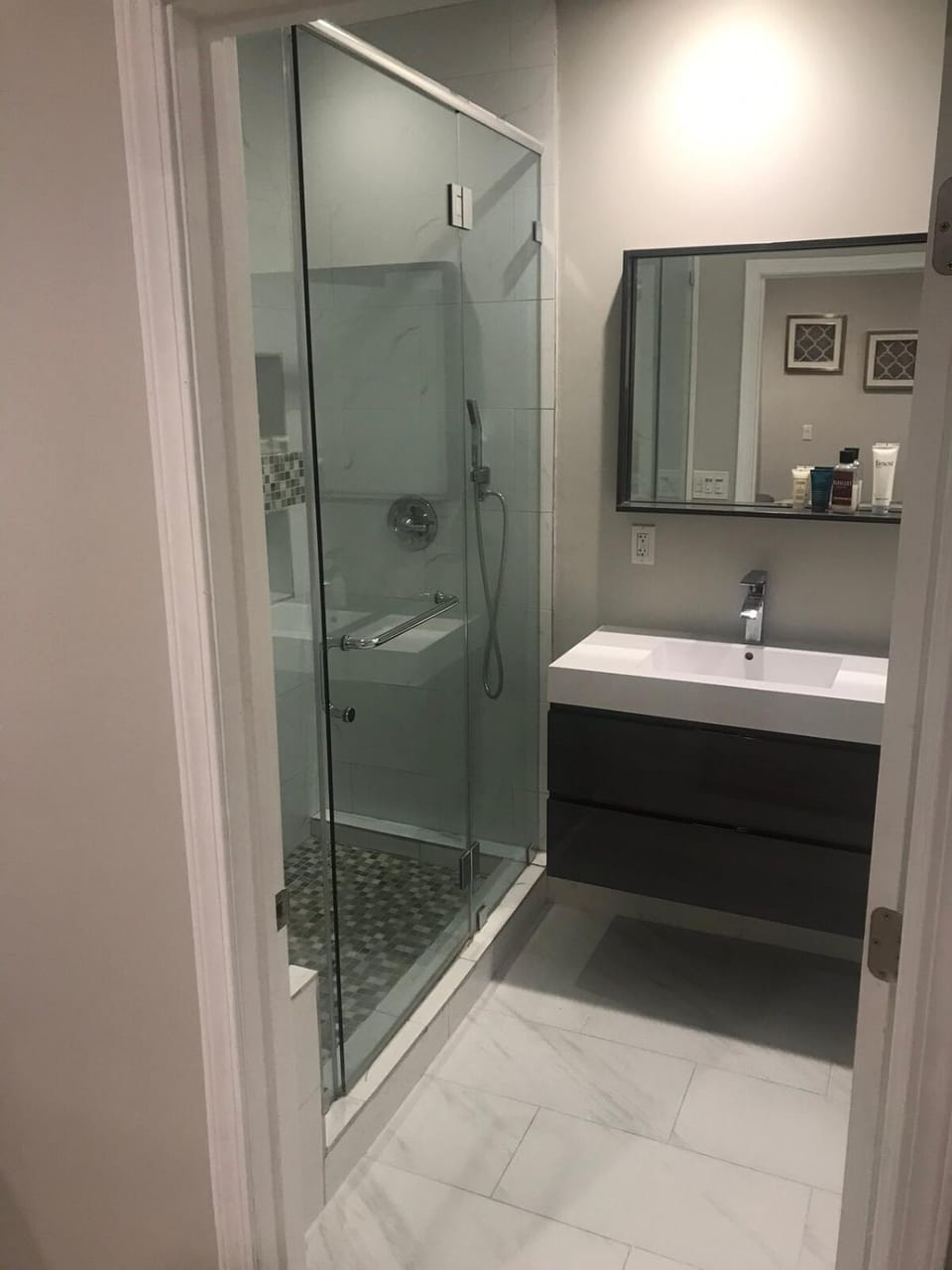 Brand new luxury guest suite with laundry room Apartment in Canoga Park
