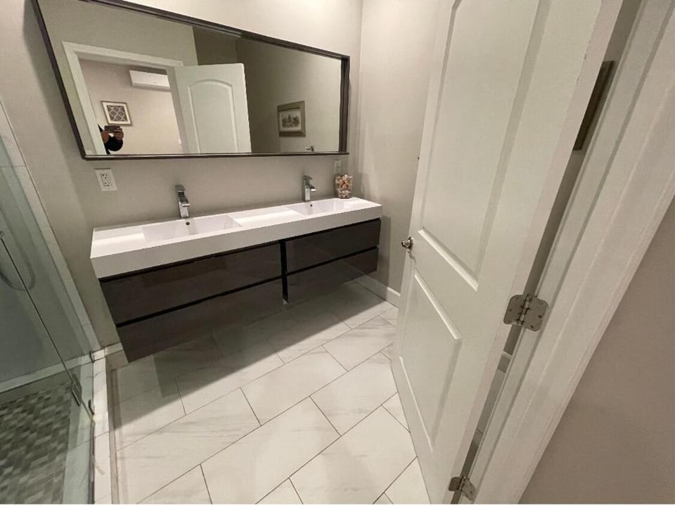Brand new luxury guest suite with laundry room Apartment in Canoga Park