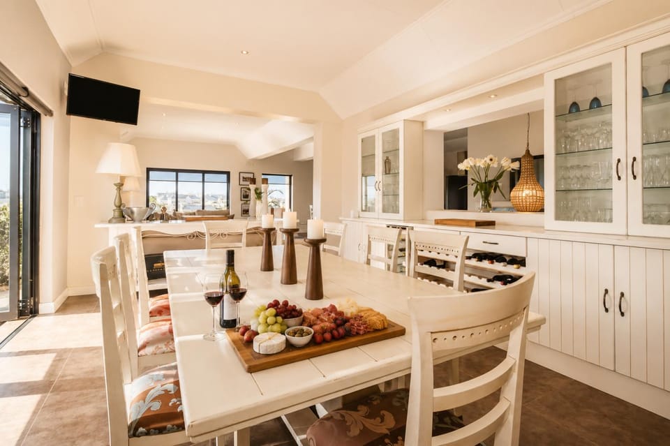 TV and multimedia, Dining area
