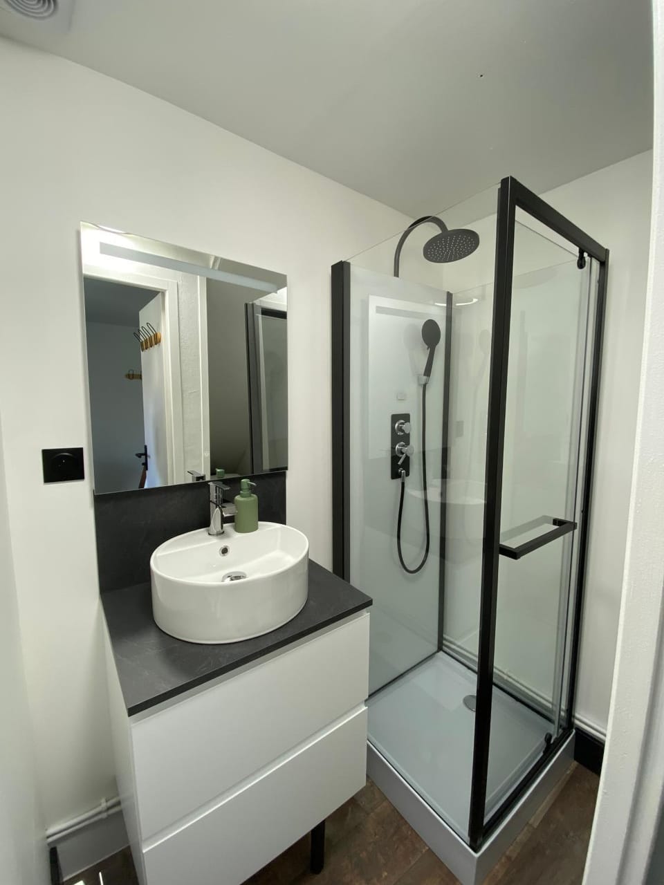 Shower, Bathroom, towels