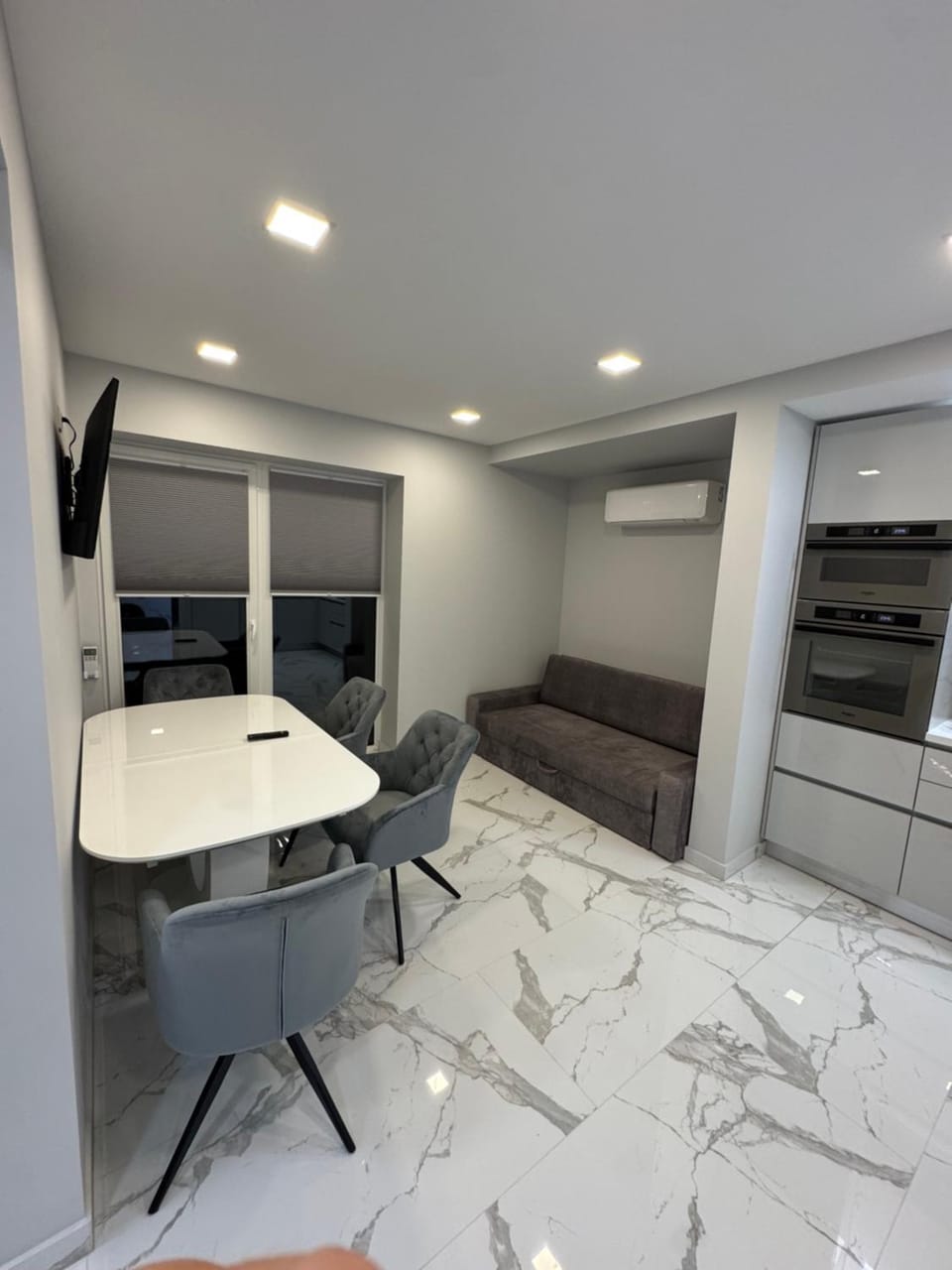 Kitchen or kitchenette, Seating area, Dining area
