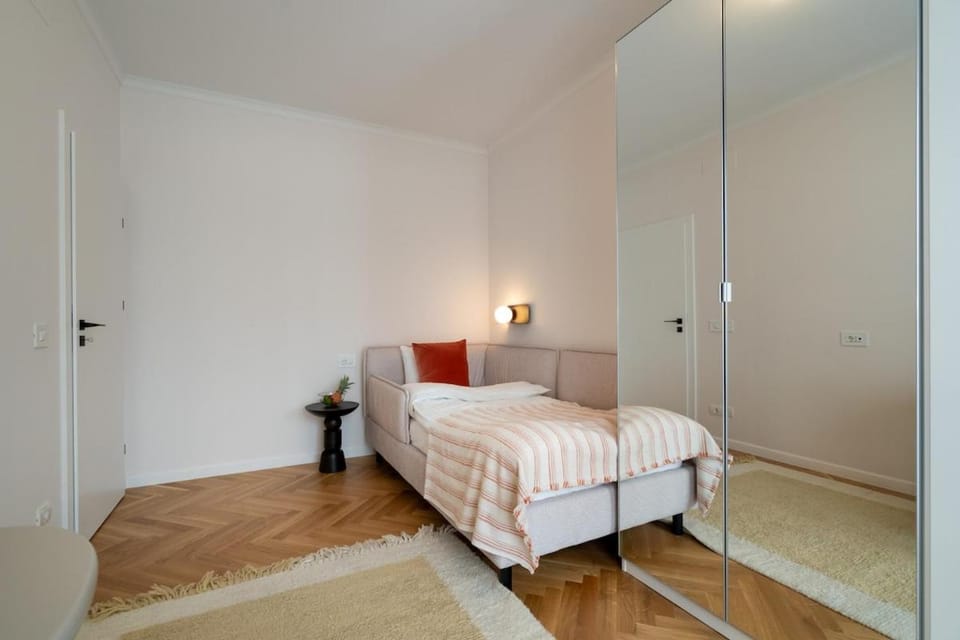 Skyline Penthouse - New Building - Parking Apartment in Bucharest