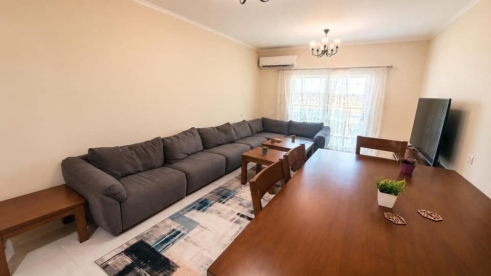 Communal lounge/ TV room, TV and multimedia, Living room, Seating area, Evening entertainment, air conditioner