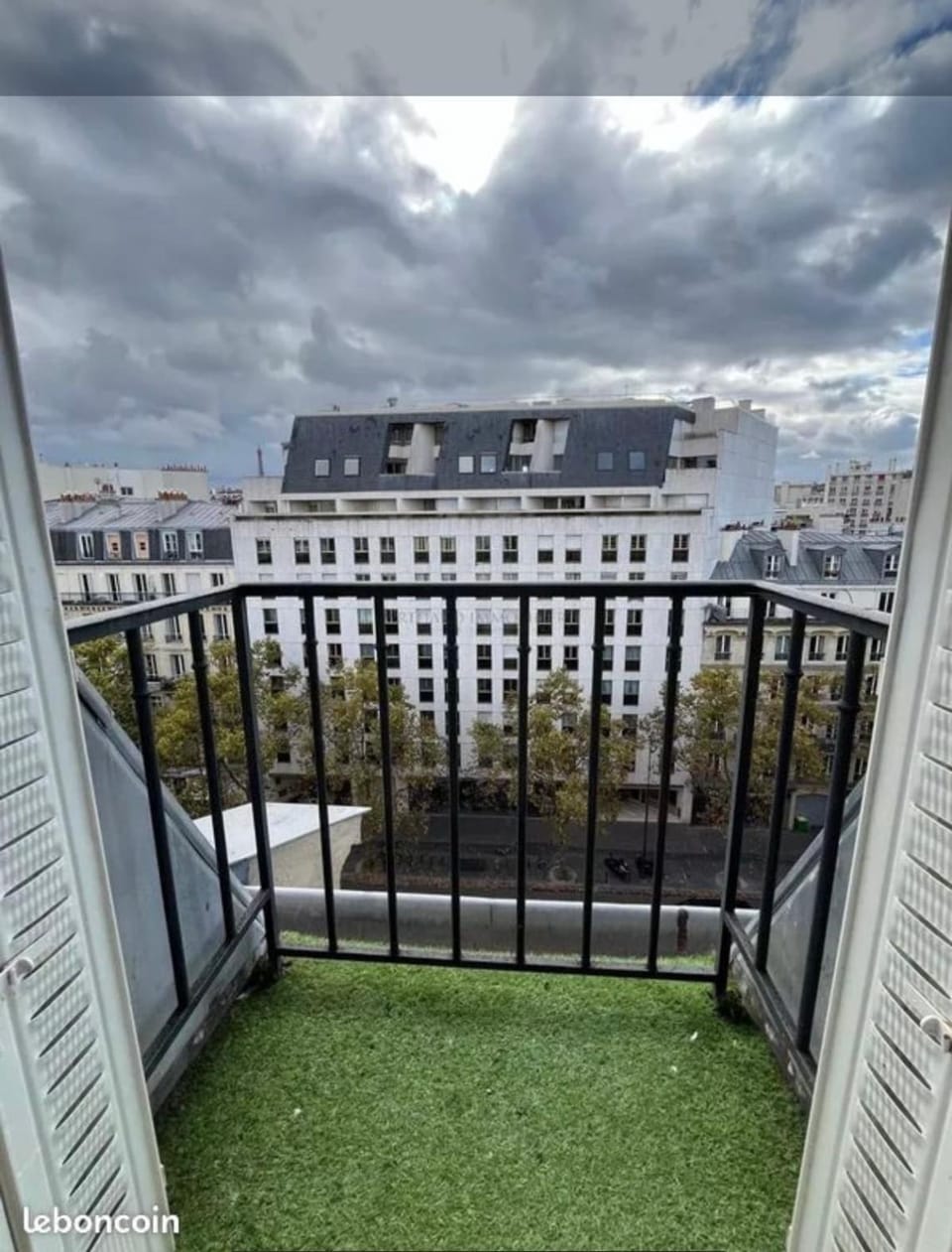 Studio avec balcon avec vue sur la Tour Eiffel Apartment in Paris