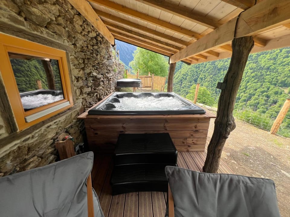 Chalet au cœur des Pyrénées avec jacuzzi Chalet in Occitanie