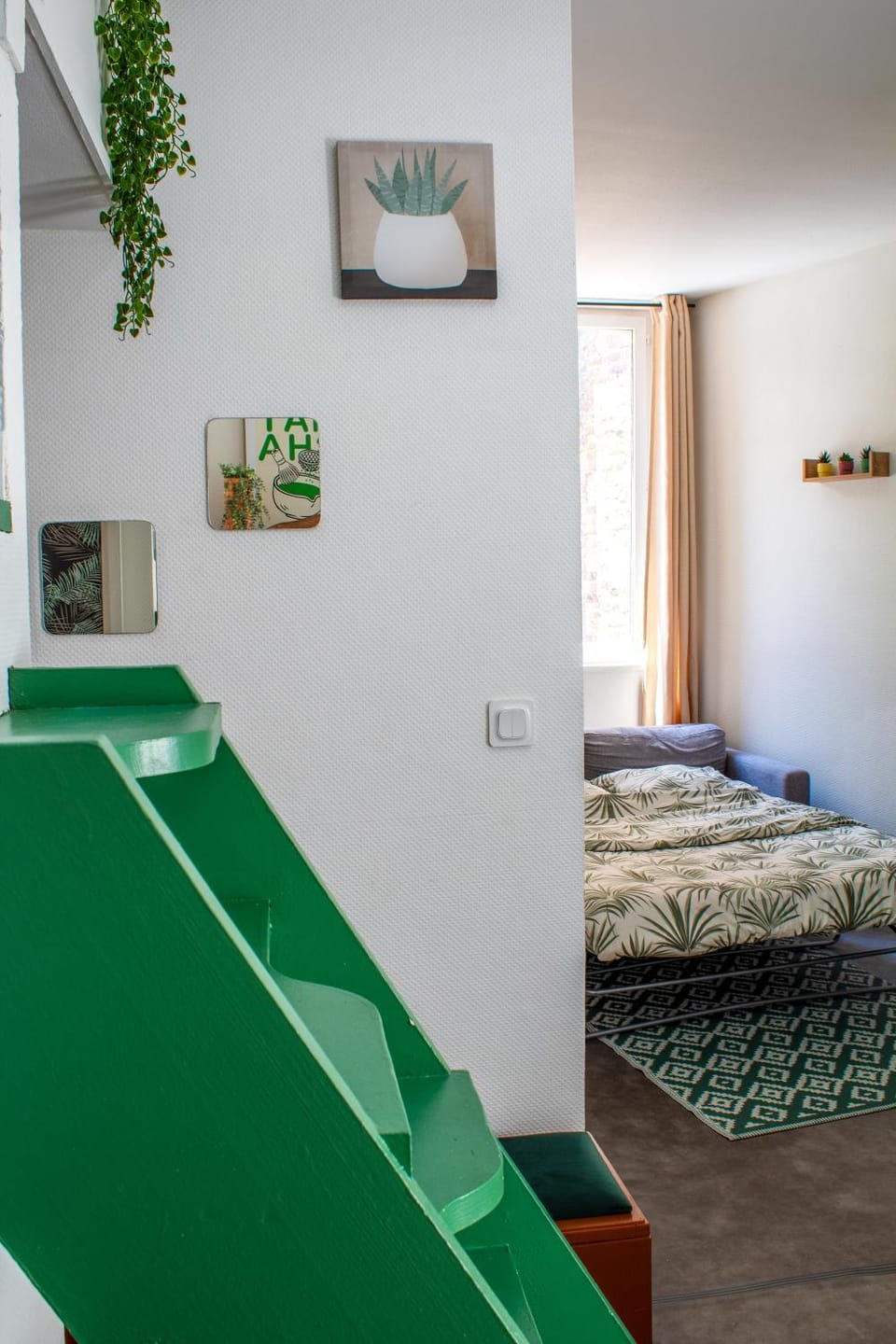 Bed, Living room