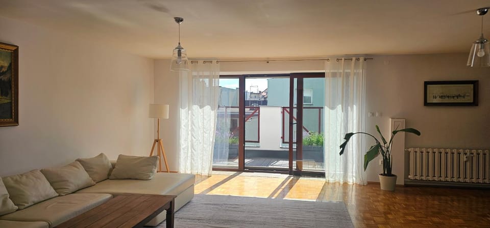 Living room, Seating area, internet