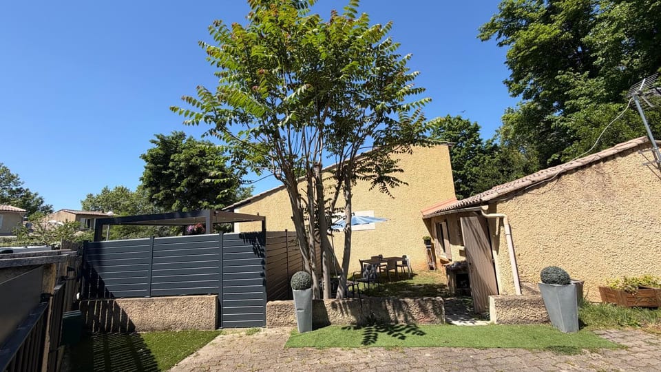 Property building, Garden, Garden view