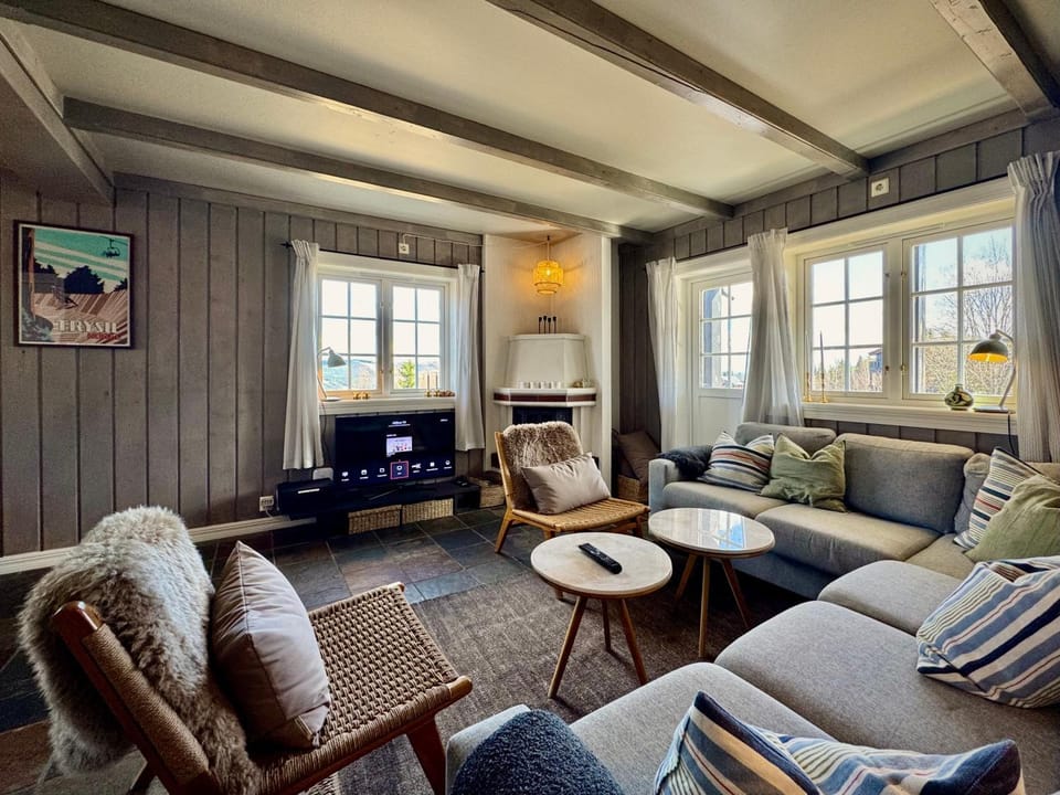 Day, TV and multimedia, Living room, internet, internet