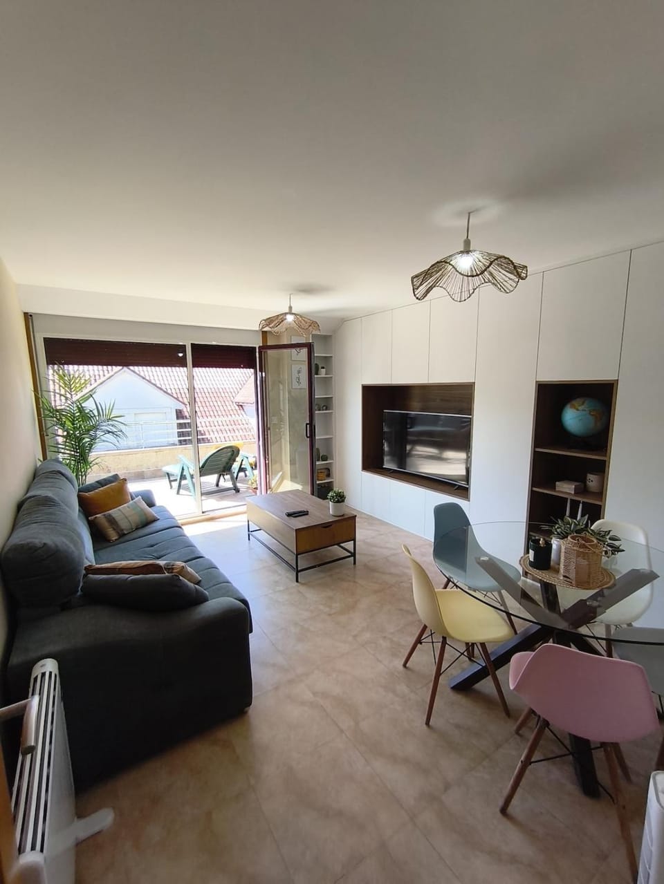TV and multimedia, Living room, Dining area
