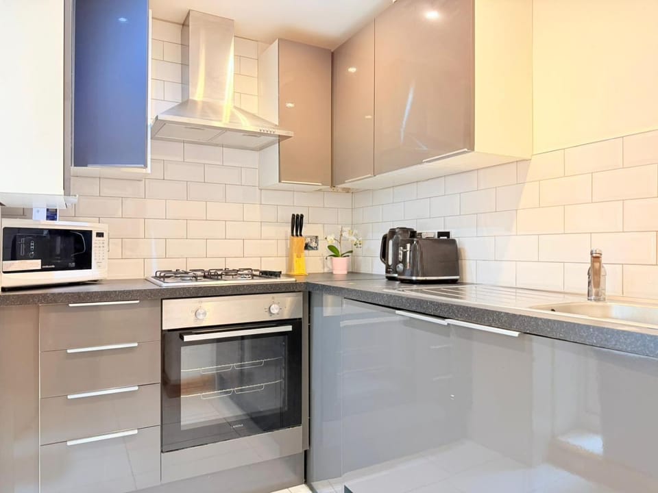 Basement Bloomsbury flat Apartment in London Borough of Islington