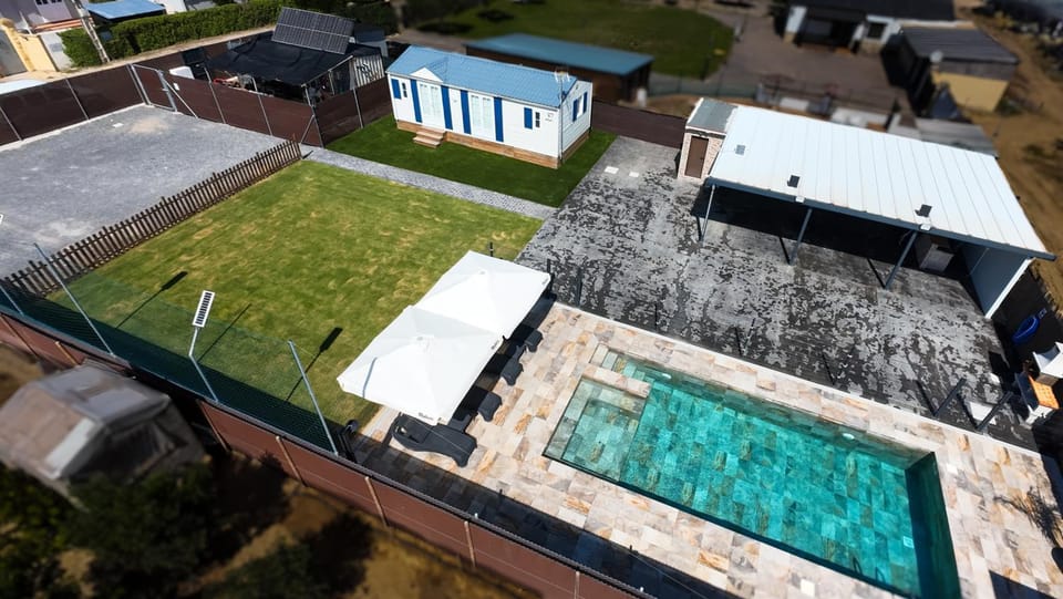 Property building, Swimming pool, Parking