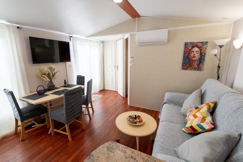 TV and multimedia, Living room, air conditioner