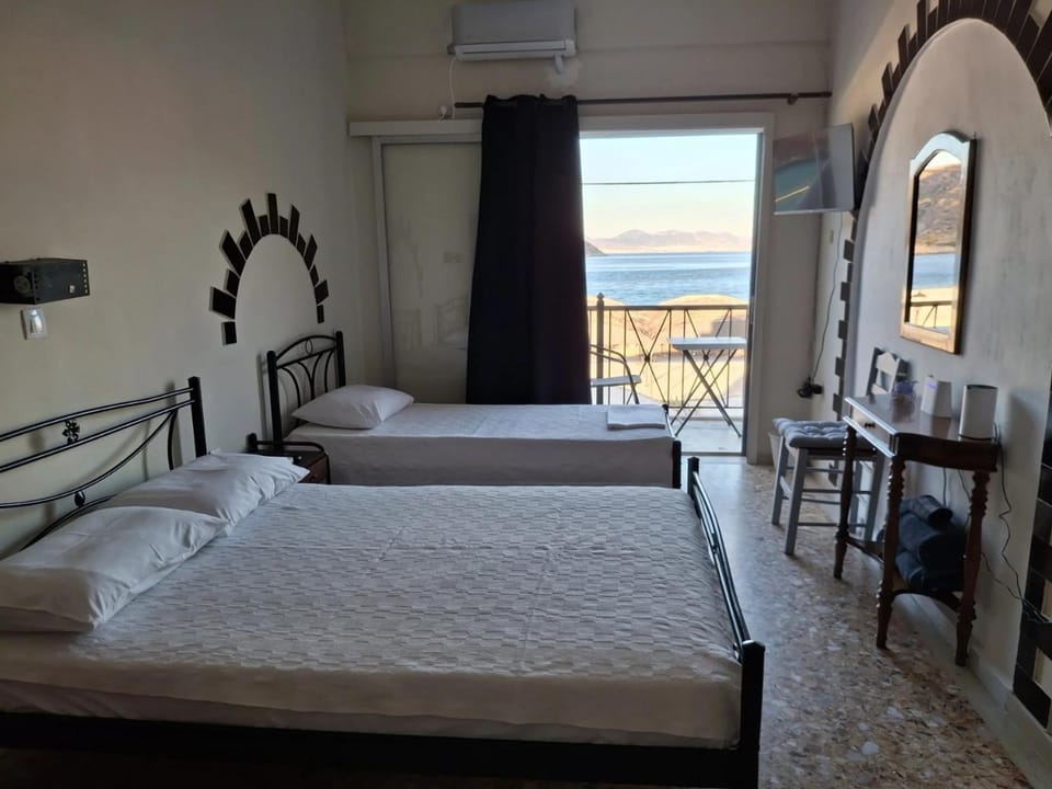 Bed, Natural landscape, View (from property/room), Balcony/Terrace, Photo of the whole room, Beach, Bedroom, Sea view, air conditioner