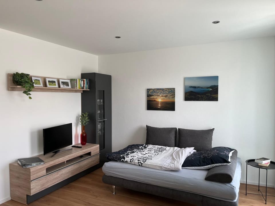 Bed, Living room