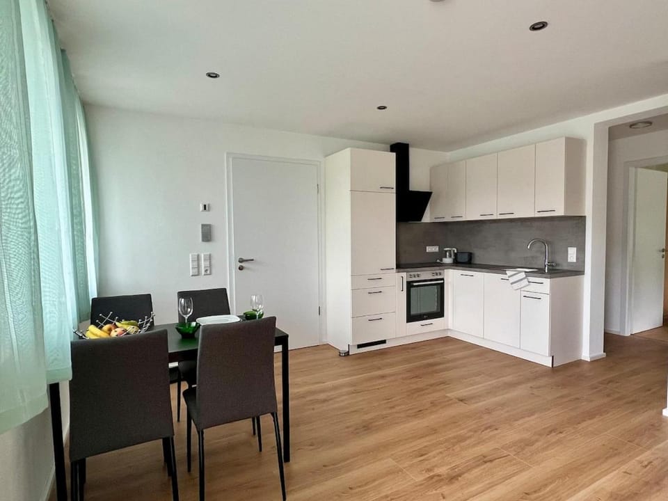 Dining area, kitchen