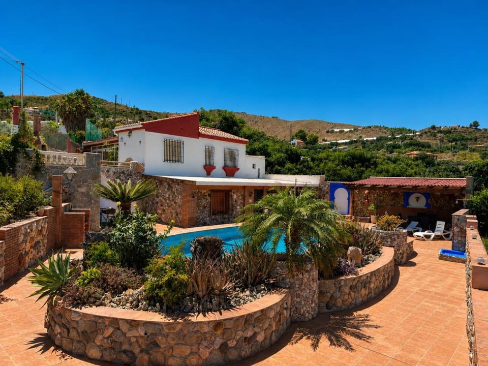 Property building, Spring, Day, Natural landscape, Garden, Garden view, Mountain view, Pool view, Swimming pool, sunbed