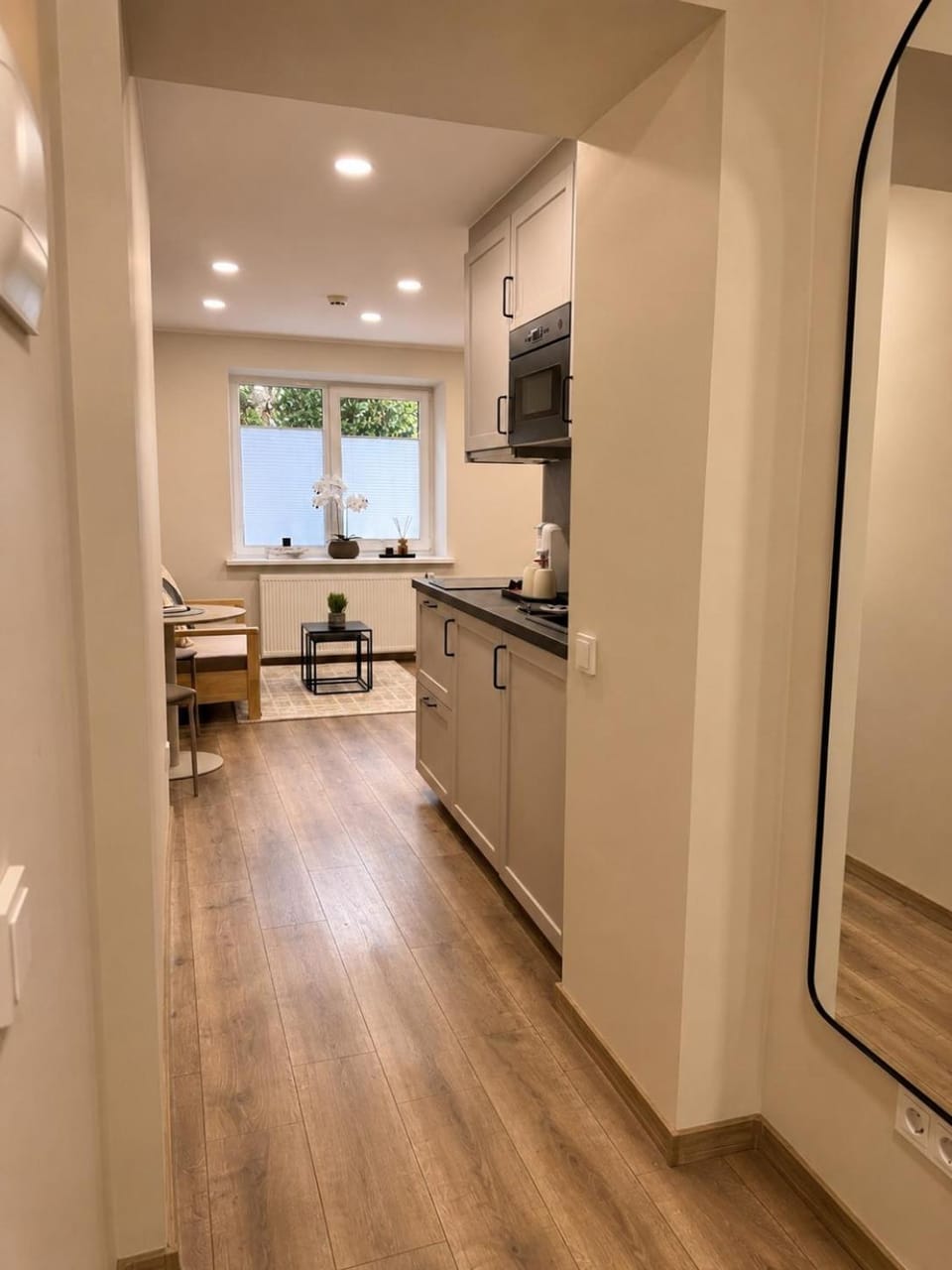 Kitchen or kitchenette, Dining area, stove