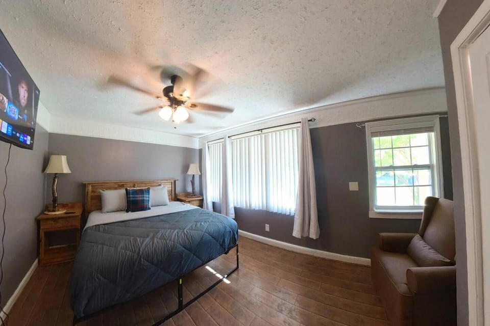 Executive 5BR Retreat Ft. Jackson Hospitals USC House in West Columbia