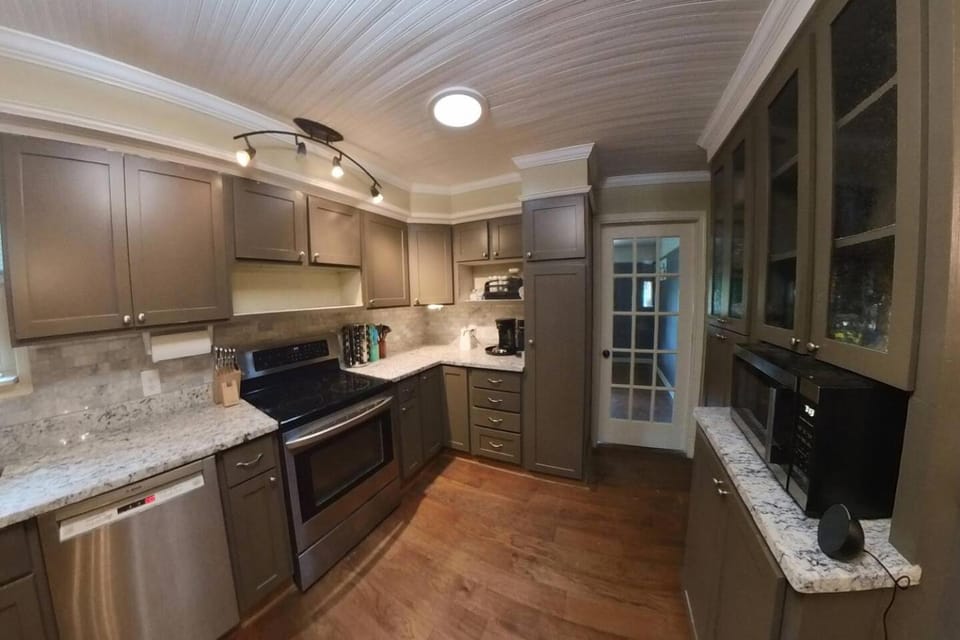 Executive 5BR Retreat Ft. Jackson Hospitals USC House in West Columbia