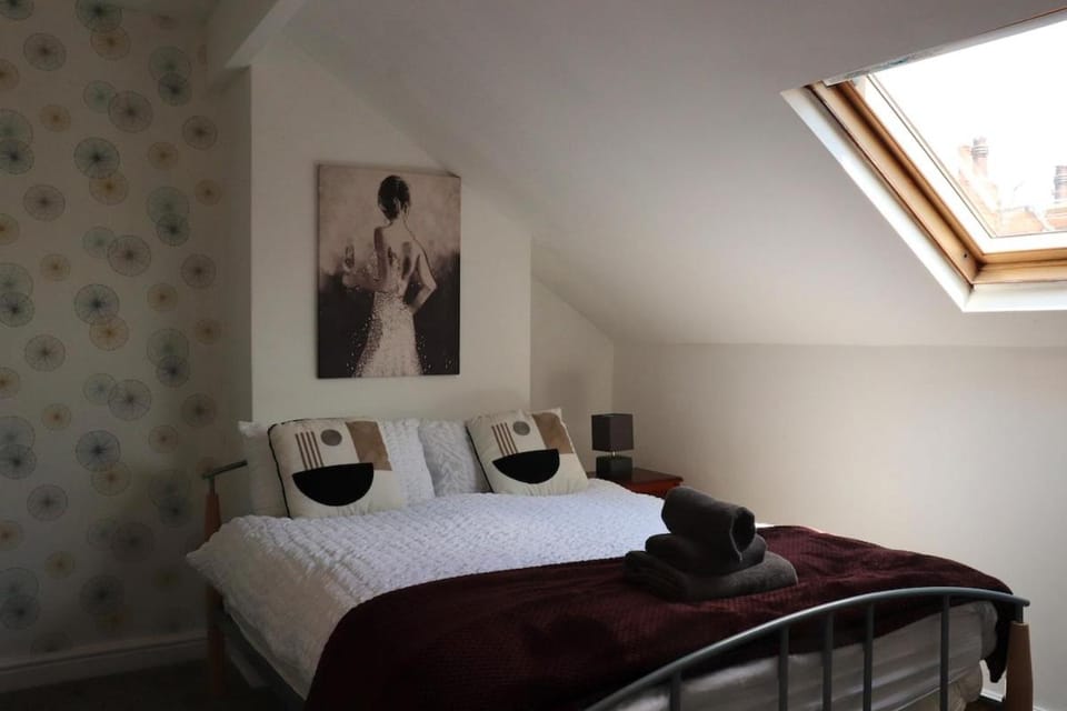 Budget Friendly 2 Bed Featured House with Parking Apartment in Leeds