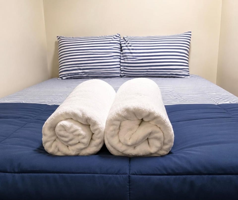 Bed, Photo of the whole room, Bedroom, towels