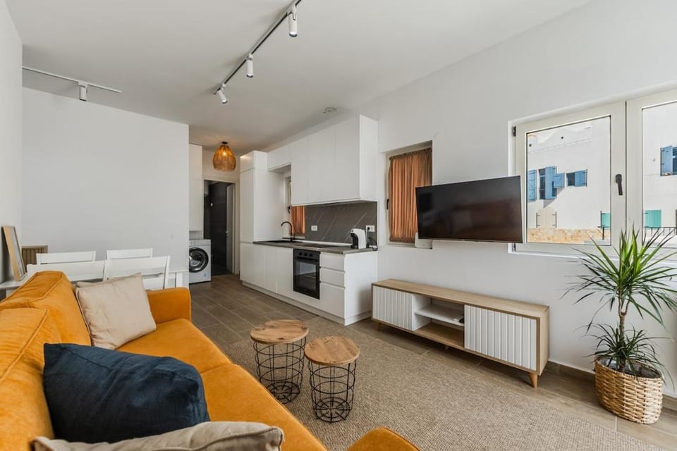 Sea Nest Apartment Walk to Beach & Free Parking by PikHost Apartment in Vlorë County, Albania