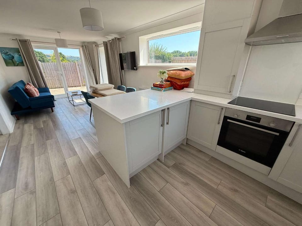 Kitchen or kitchenette, Living room, Seating area, Dining area, dishwasher, minibar, pet friendly, stove