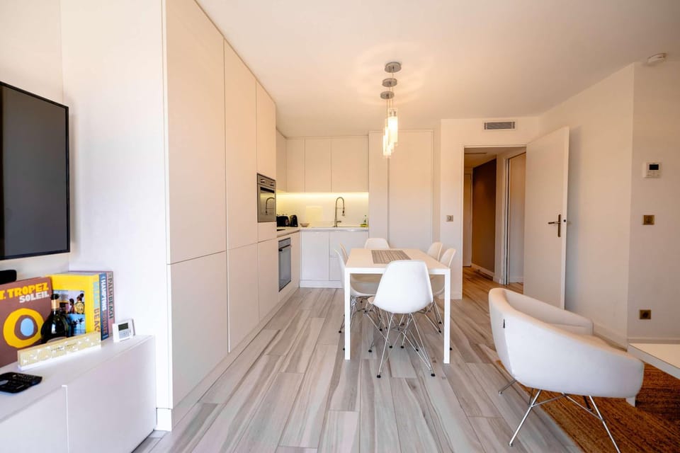 Le Sunset l Terrace & Sea View l Shellter-Rentals Apartment in Saint-Tropez