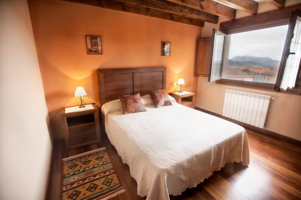 Bedroom, Garden view, Mountain view, Street view