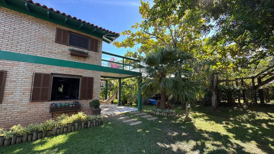 Casa em condomínio na Barra da Ibiraquera, na margem da lagoa House in Imbituba