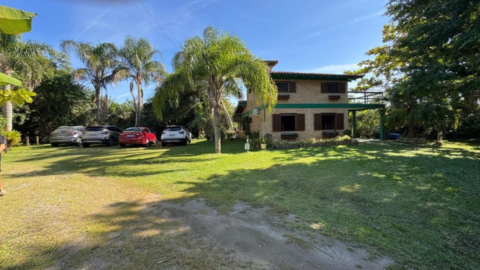 Casa em condomínio na Barra da Ibiraquera, na margem da lagoa House in Imbituba