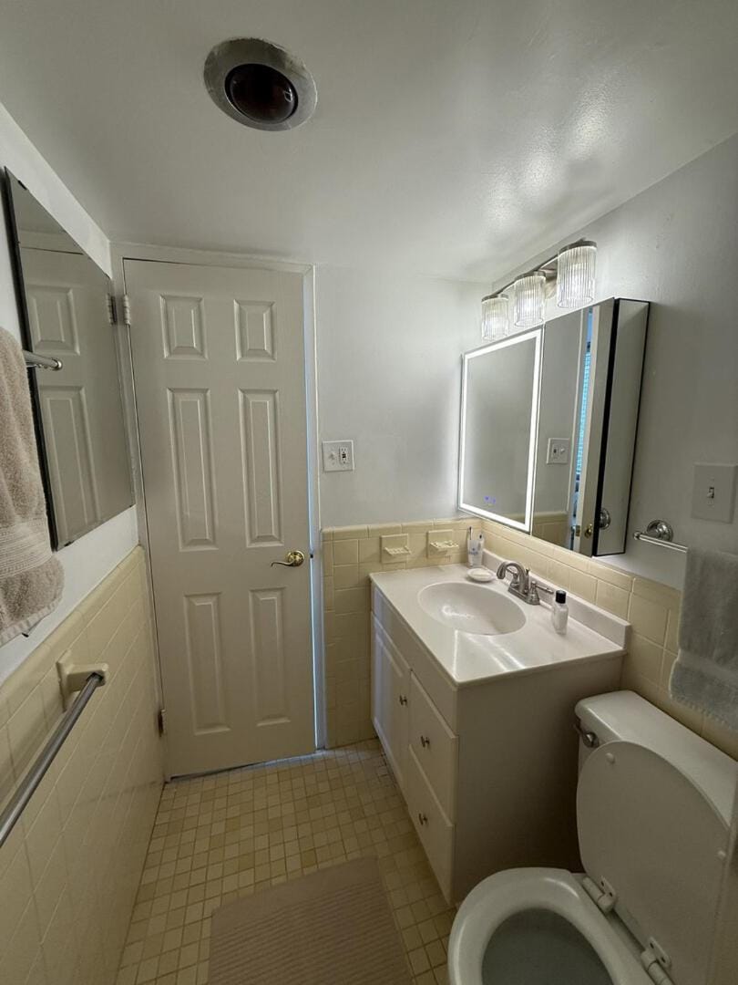 Bright and Spacious Renovated 2BR Apt in Bethesda, near Georgetown Apartment in Bethesda