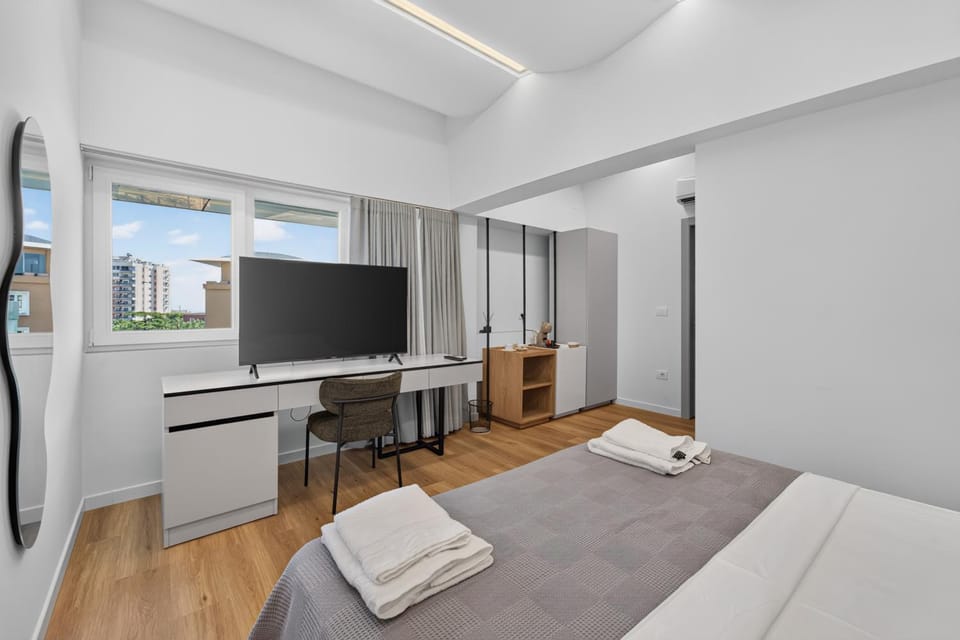 TV and multimedia, Photo of the whole room, Bedroom