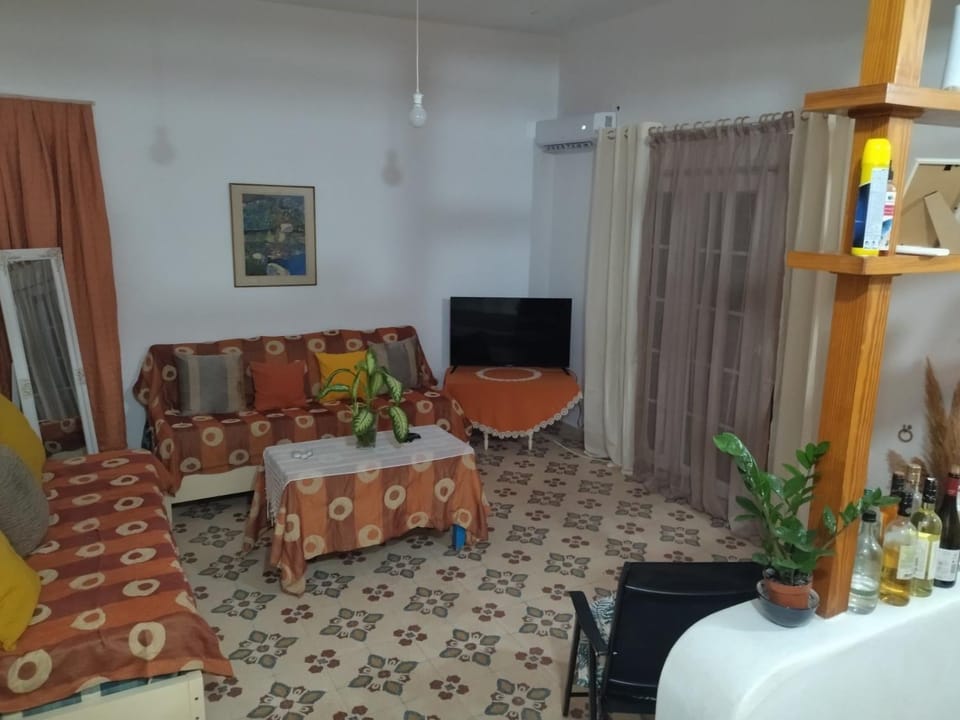 Emilia's Home Apartment in Milos